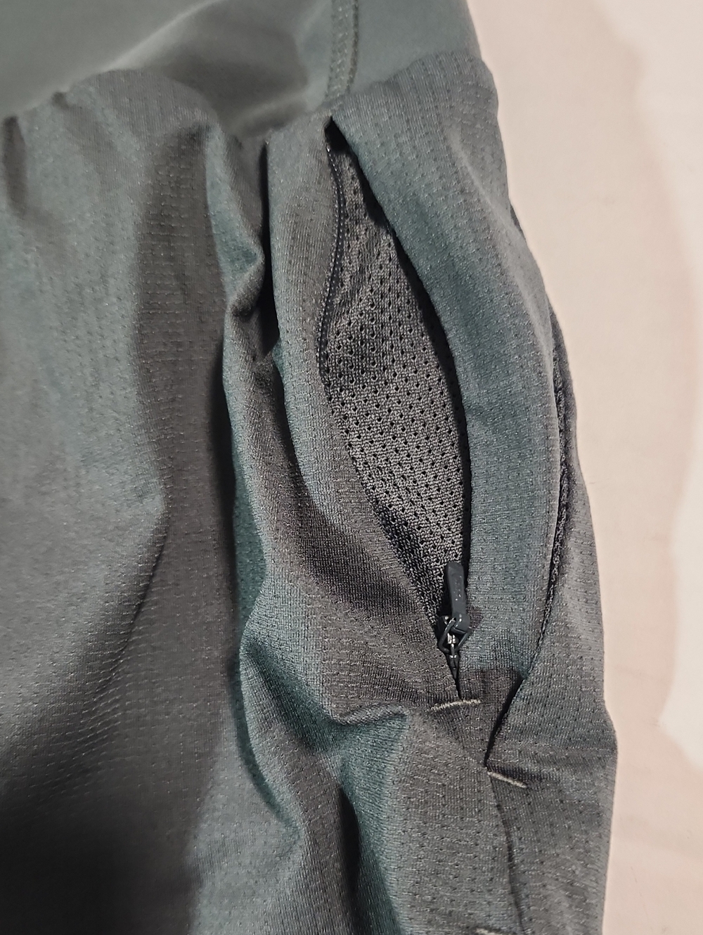 UNI QLO Ultra Stretch Active Running Shorts DARK GREEN - Picture 4 of 8